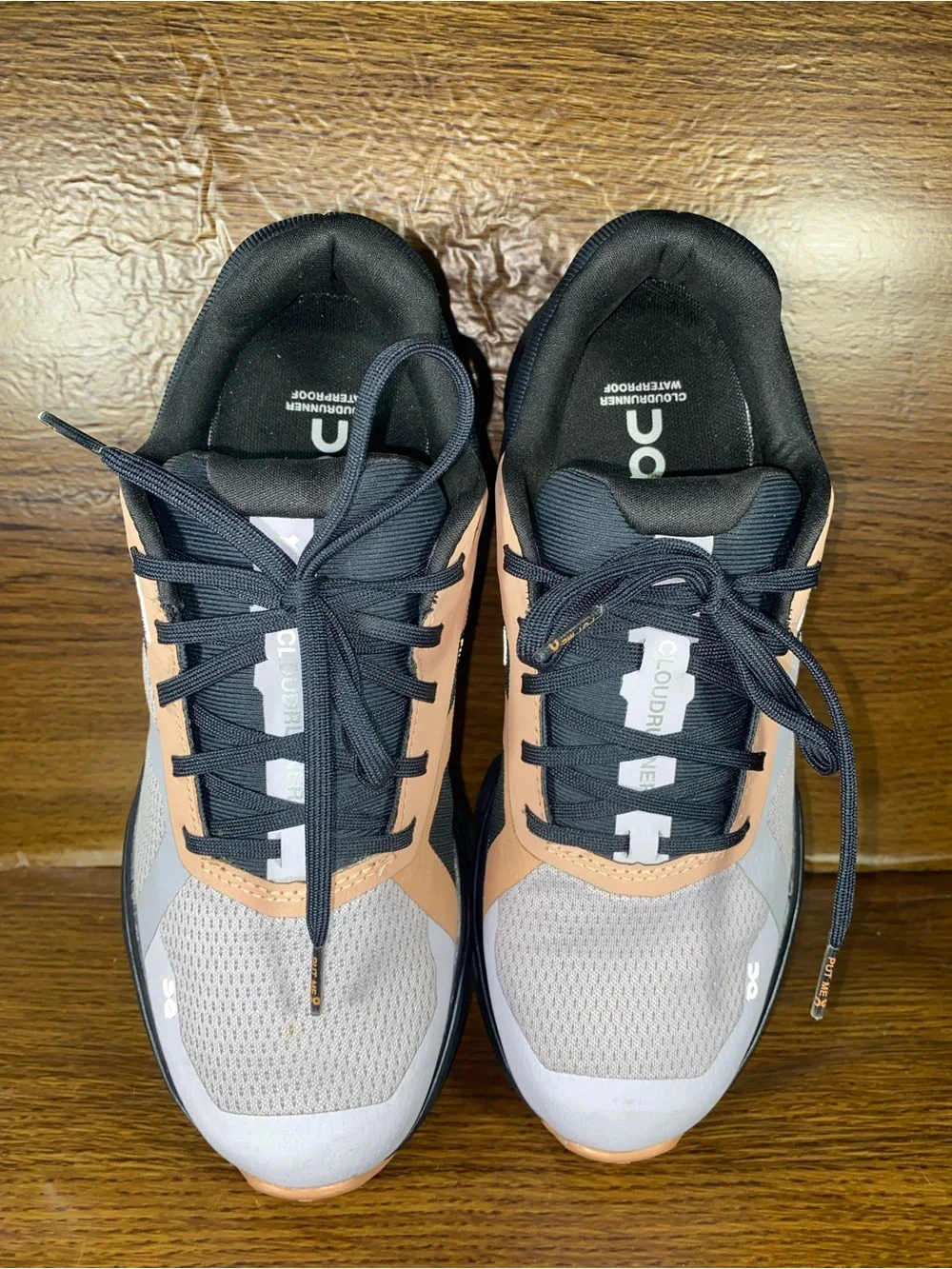 On Cloud Runner waterproof women’s shoe size 7